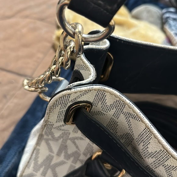 Michael Kors purse - Picture 5 of 8